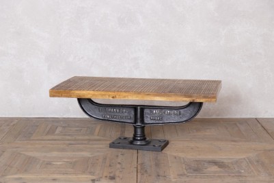 vintage-table-metal-base